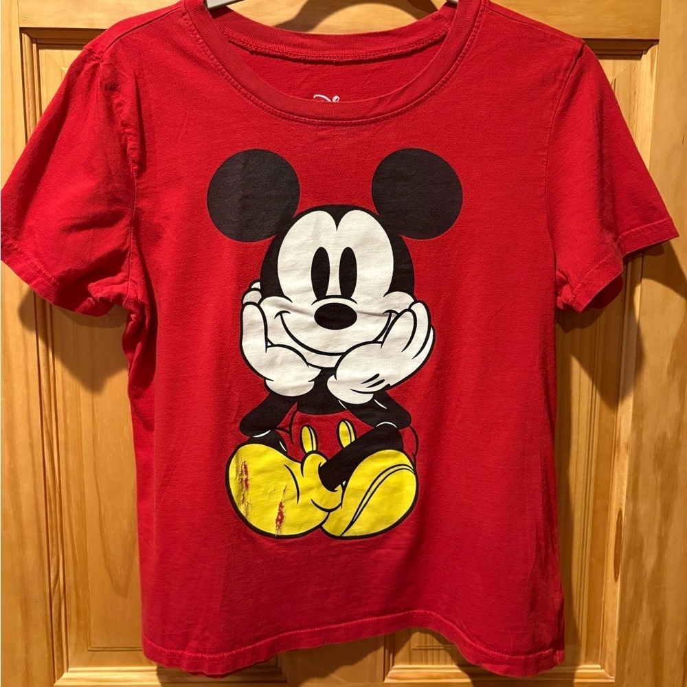 Disney Red Mickey Mouse Short Sleeve Tee kids XL (14-16) can fit an adult small